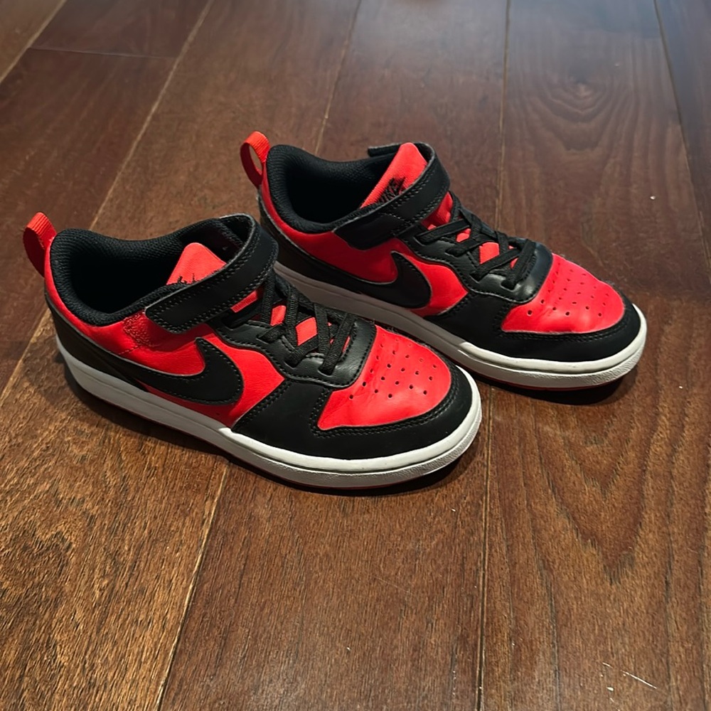 Nike low dunks for boys size 1 little kid